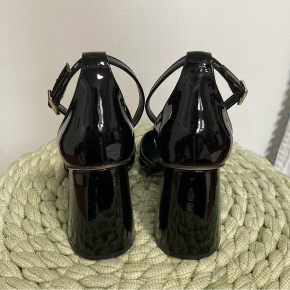Vince Camuto Addilenz Black Patent Leather Chunky Heel Ankle Wrap Pump NWOB - Picture 8 of 11